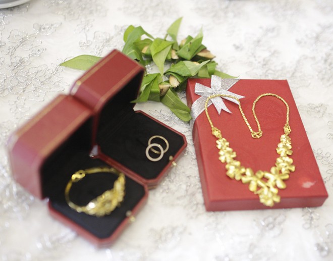 Lam Trường đón dâu bằng Rolls-Royce Phantom 30 tỷ đồng