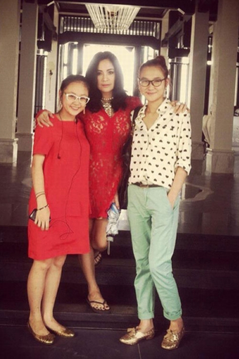 Diva Thanh Lam lên chức bà ngoại ở tuổi 45