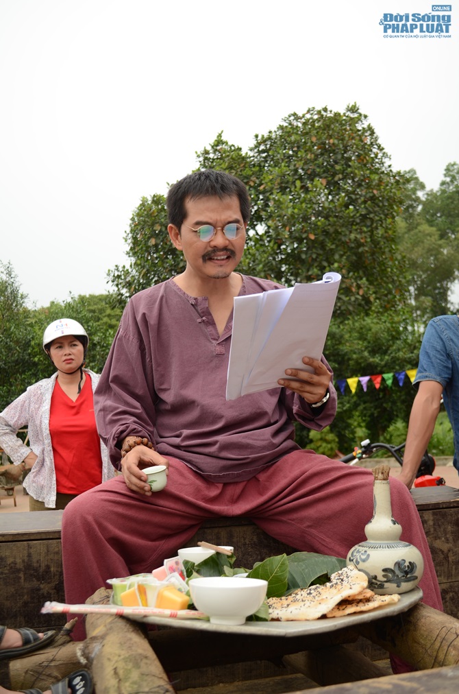 Quang Tèo, Trung Hiếu tiếp tục làm… đại gia chân đất