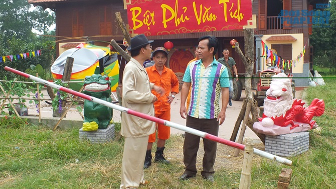 Quang Tèo, Trung Hiếu tiếp tục làm… đại gia chân đất