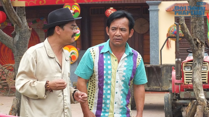 Quang Tèo, Trung Hiếu tiếp tục làm… đại gia chân đất