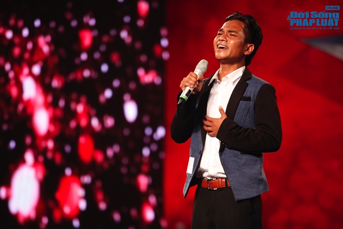 Chàng dân tộc hát nhạc Bằng Kiều, giả giọng Tuấn Hưng