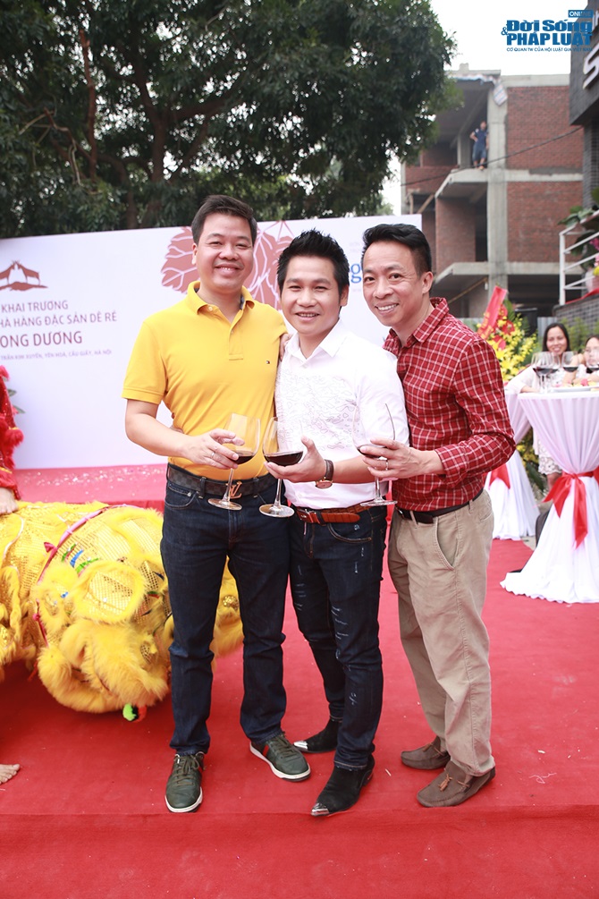 NSND Quang Thọ mừng học trò cũ Trọng Tấn lên chức ông chủ 