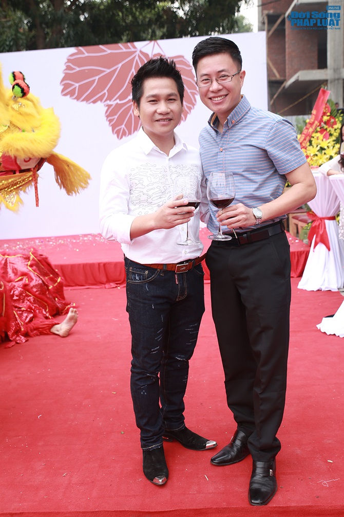 NSND Quang Thọ mừng học trò cũ Trọng Tấn lên chức ông chủ 