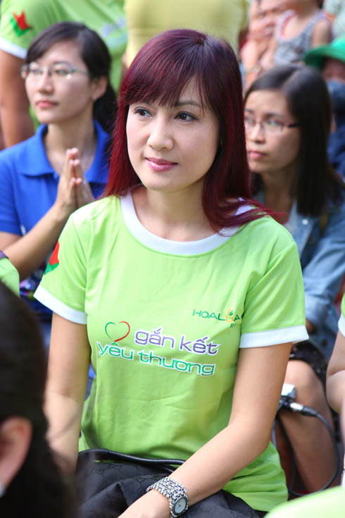 Xuân Lan, Kim Tử Long thăm thai nhi bị xe cán rớt khỏi bụng mẹ