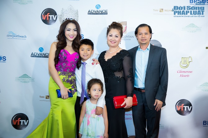 Hoa hậu Jennifer Chung lần đầu Hoa hậu Jennifer Chung lần đầu