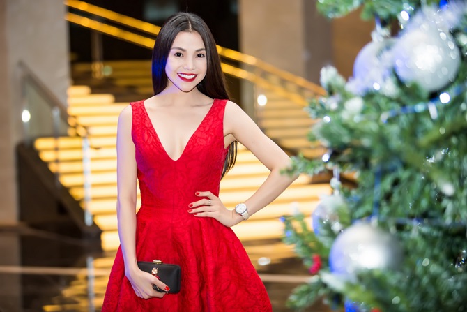 Trà Ngọc Hằng quyến rũ sắc đỏ bên nam ca sĩ Nguyễn Hưng