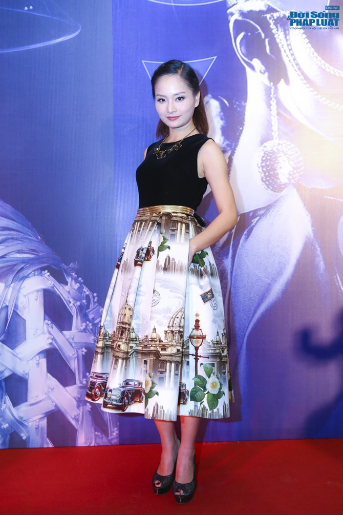 Trang Trần - Đông Nhi: Môi thâm, môi tím vẫn xinh đẹp cá tính