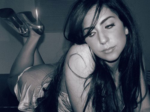 Lady Gaga tiết lộ đã bị cưỡng hiếp năm 19 tuổi