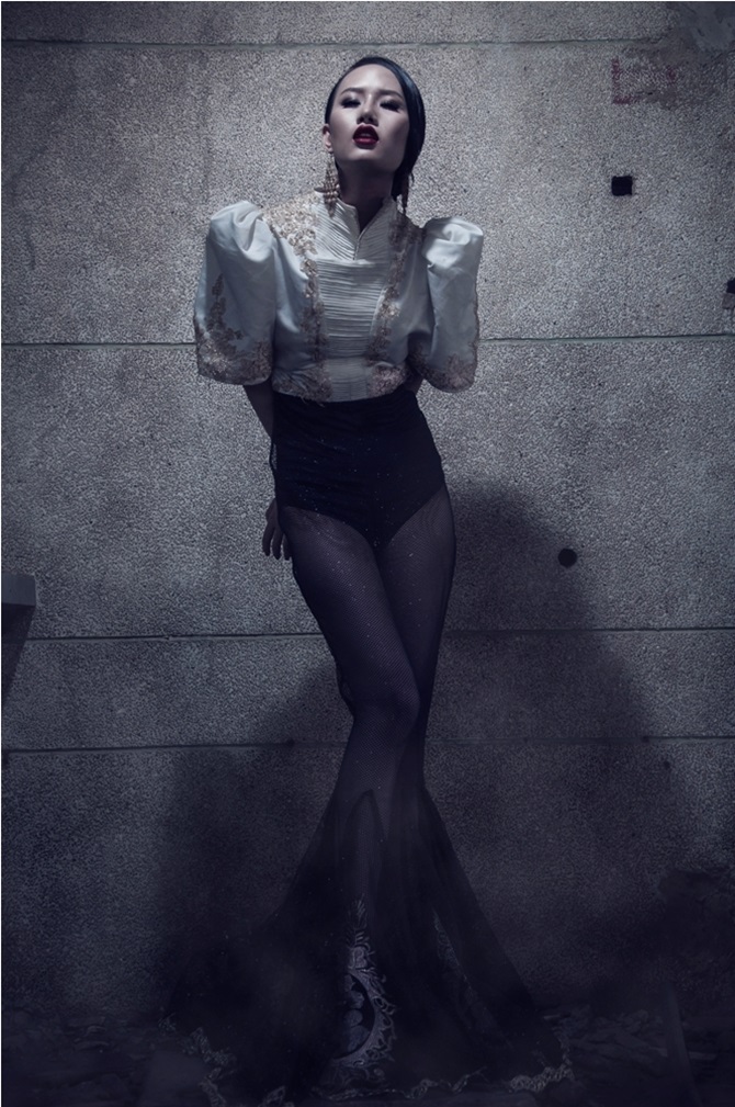 Lâm Thùy Anh uy quyền trong bộ ảnh mang phong cách hoàng tộc Lâm Thùy Anh uy quyền trong bộ ảnh mang phong cách hoàng tộc