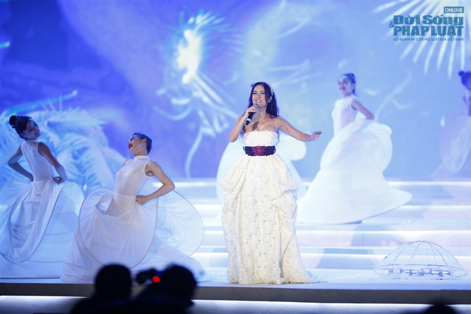 Nguyễn Cao Kỳ Duyên đăng quang ngôi vị Hoa hậu Việt Nam 2014