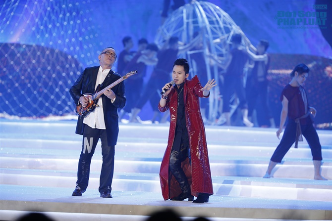 Nguyễn Cao Kỳ Duyên đăng quang ngôi vị Hoa hậu Việt Nam 2014