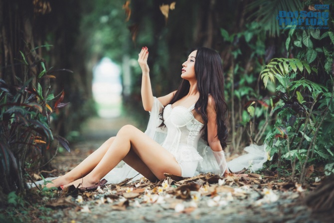 Diễn viên Hải Âu gợi cảm trong nắng sớm