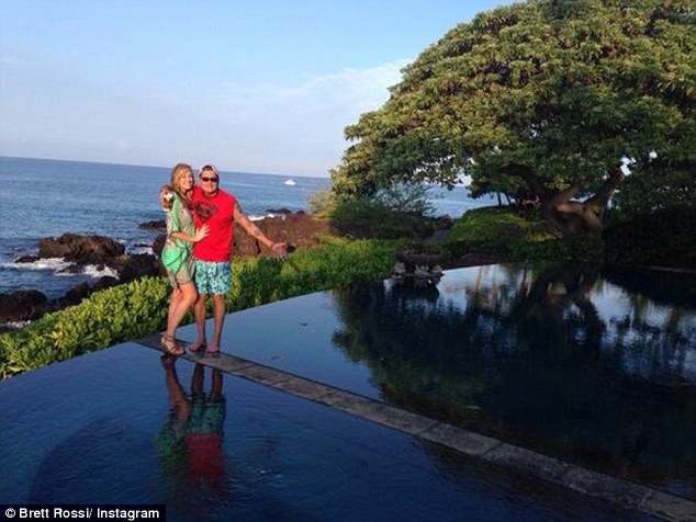 Charlie Sheen muốn có con với cô đào Brett Rossi