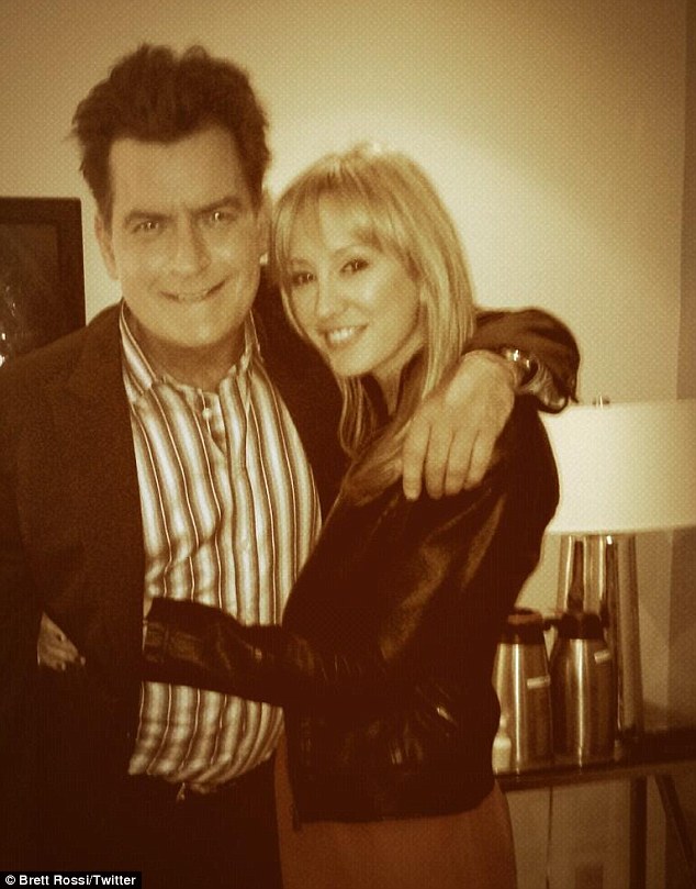 Charlie Sheen muốn có con với cô đào Brett Rossi