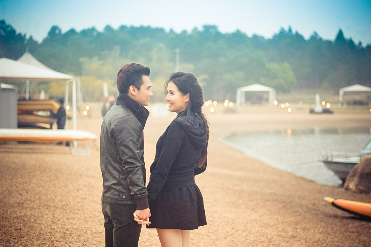 Khắc Việt bị hàng xóm cướp mất người yêu