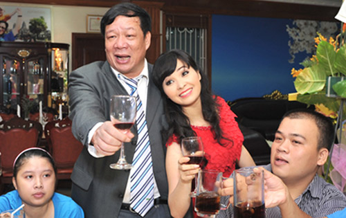 Ca sĩ 'trăm tỷ' Trang Nhung: May mắn được chồng 