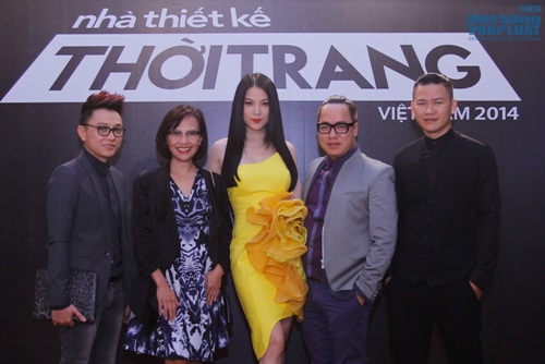 Trương Ngọc Ánh diện đầm vàng rực rỡ đi chấm thi Trương Ngọc Ánh diện đầm vàng rực rỡ đi chấm thi