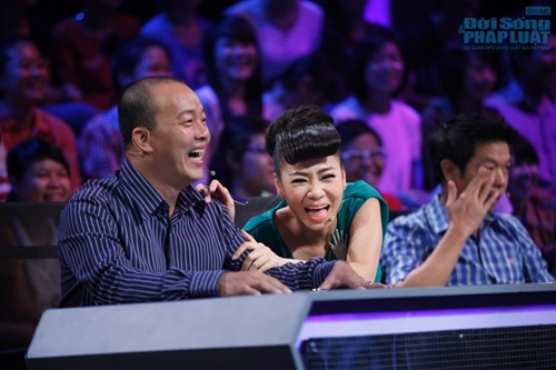 Thảo My bị đấm túi bụi và khóc thét vì sợ rắn