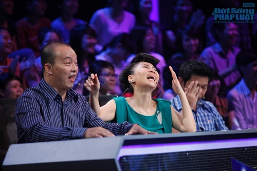 Thảo My bị đấm túi bụi và khóc thét vì sợ rắn