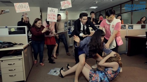 Trương Phương đánh Andrea tới tấp vì ghen tuông Trương Phương đánh Andrea tới tấp vì ghen tuông