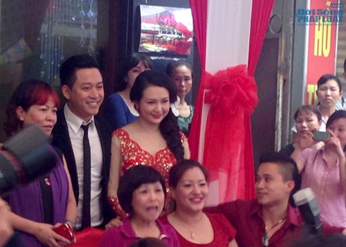 Khắc Việt, Duy Khánh bê tráp ăn hỏi cho Tuấn Hưng