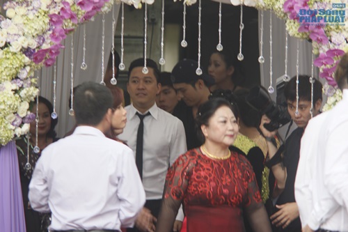 Khắc Việt, Duy Khánh bê tráp ăn hỏi cho Tuấn Hưng