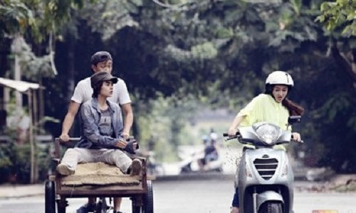 Vừa đi vừa khóc tập 7: Hết ăn tát, Bảo Anh lại bị cho “ăn cát” Vừa đi vừa khóc tập 7: Hết ăn tát, Bảo Anh lại bị cho “ăn cát”