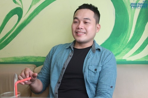 Clip: Khánh Bình hát giả giọng nam, nữ 