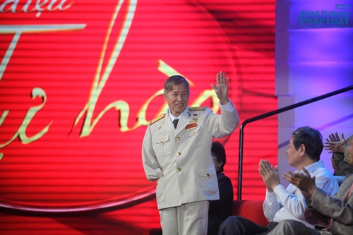 Giai điệu tự hào số 4: Ăn no, đánh thắng