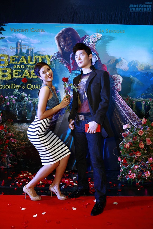 Phương Mai quỳ gối tỏ tình với Nathan Lee sau bão scandal