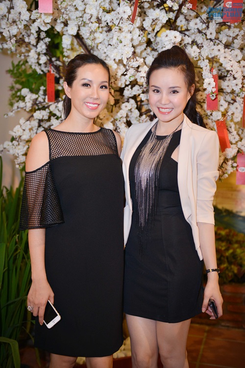 Vy Oanh diện đồ ton - sur - ton với Hoa hậu Thu Hoài Vy Oanh diện đồ ton - sur - ton với Hoa hậu Thu Hoài