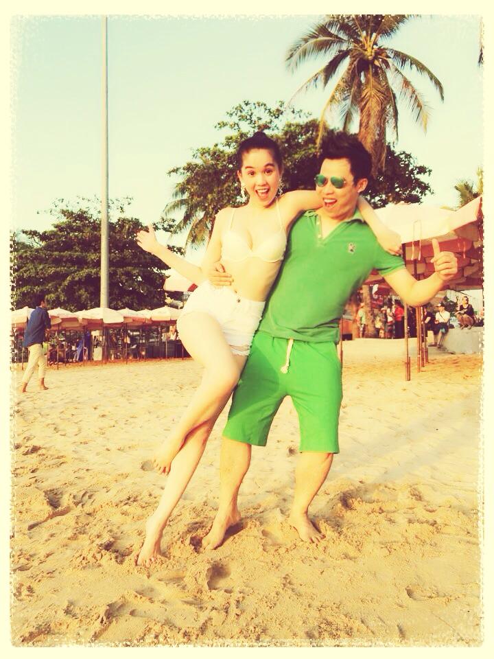 Clip: Ngọc Trinh diện áo ngực nhảy sexy trên biển