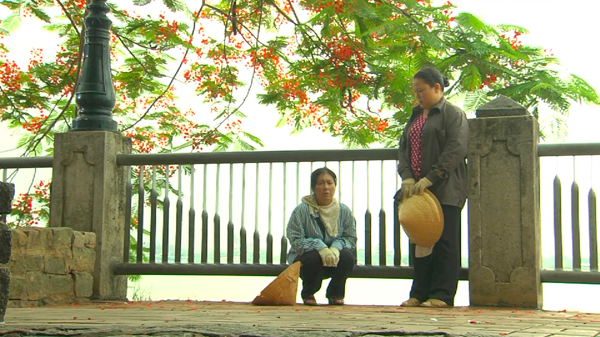 Vừa đi vừa khóc tập 16: Dì Hoa đau đớn phát hiện bí mật gia đình Vừa đi vừa khóc tập 16: Dì Hoa đau đớn phát hiện bí mật gia đình