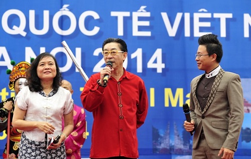 Lục Tiểu Linh Đồng múa võ trong ngày mưa Hà Nội