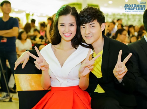 Đông Nhi, Ông Cao Thắng lần đầu diễn nhạc kịch