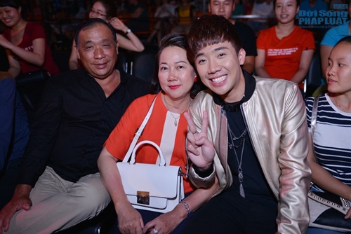 Trấn Thành thấy chạnh lòng khi bị soi mói chuyện tình cảm