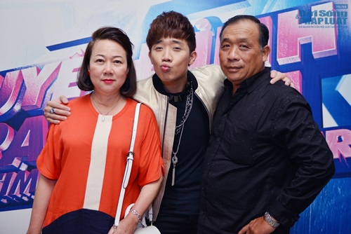 Trấn Thành thấy chạnh lòng khi bị soi mói chuyện tình cảm