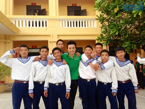 Dương Quốc Hưng sáng tác ca khúc khích lệ tinh thần lính đảo