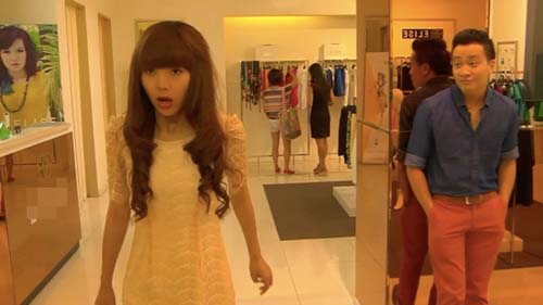 Vừa đi vừa khóc: Lương Mạnh Hải 'đứng hình' khi gặp gái xinh