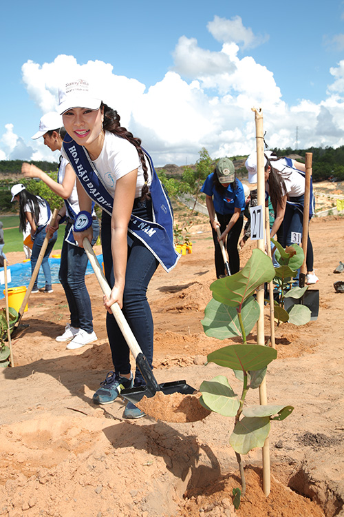 Thí sinh Hoa hậu Đại dương tắm bùn, xả hơi trước đêm chung kết Thí sinh Hoa hậu Đại dương tắm bùn, xả hơi trước đêm chung kết