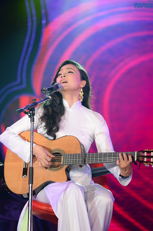 Ánh Tuyết cùng 2.000 khán giả hát Ánh Tuyết cùng 2.000 khán giả hát