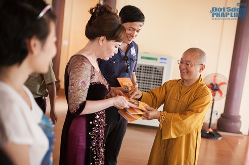 Lý Nhã Kỳ, Ngô Quang Hải tới chùa tham gia nghi lễ cầu hòa bình