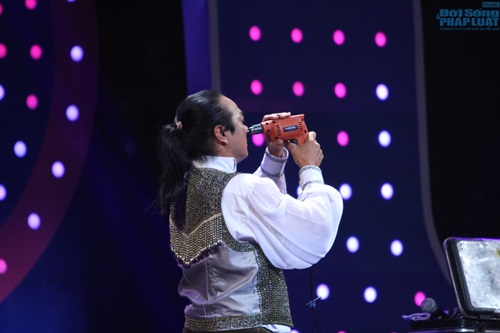 Người bí ẩn tập 9: Việt Hương khóc khi xem “siêu nhân” khoan mũi