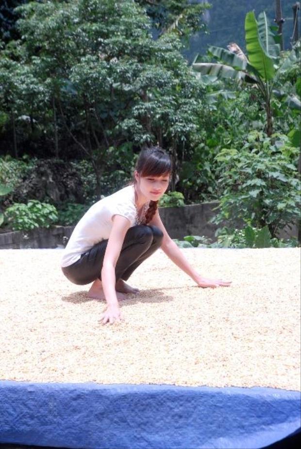 Sau scandal trả vương miện, Triệu Thị Hà về quê Sau scandal trả vương miện, Triệu Thị Hà về quê