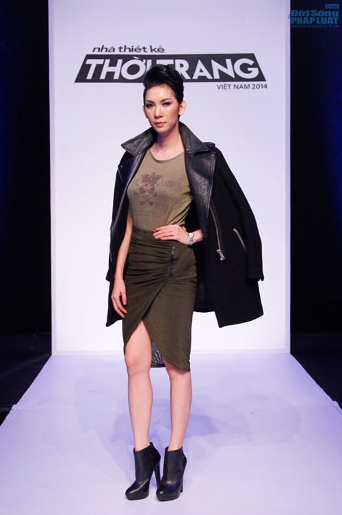 Xuân Lan diện trang phục quan đội làm đạo diễn catwalk Xuân Lan diện trang phục quan đội làm đạo diễn catwalk