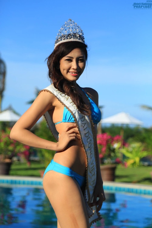 Đặng Thu Thảo khoe dáng với bikini sau đăng quang HH Đại Dương