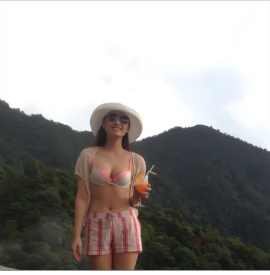 “Nhức mắt” khi Lã Thanh Huyền diện bikini khoe vòng 1