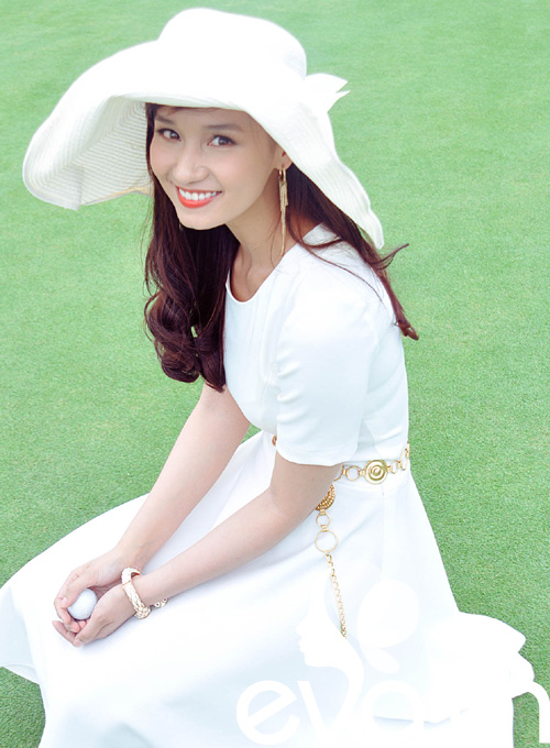 “Nhức mắt” khi Lã Thanh Huyền diện bikini khoe vòng 1