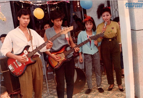 Lộ ảnh thuở 3 tuổi giống hệt con trai của Hồng Ngọc